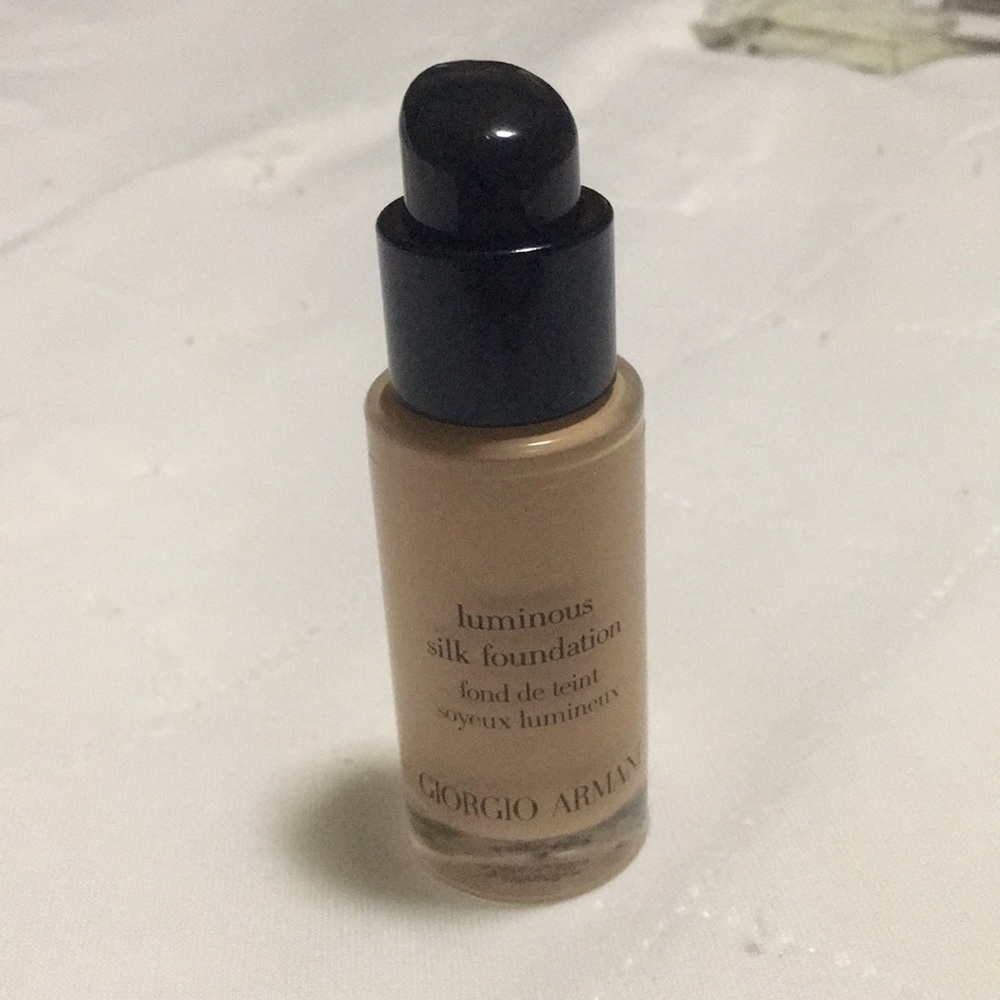 Giorgio armani luminous silf foundation mini